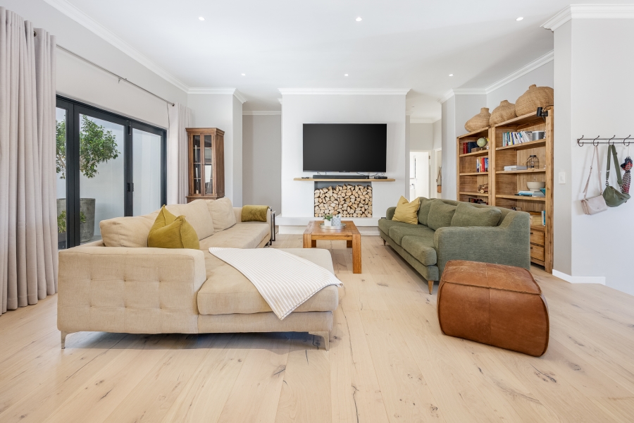 4 Bedroom Property for Sale in Kanonberg Western Cape